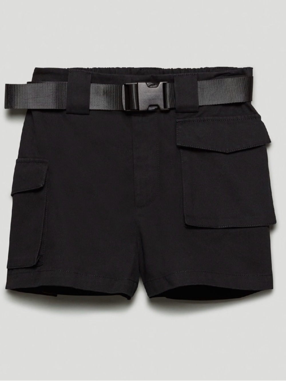 Size M Aritzia Cargo Short (No belt)